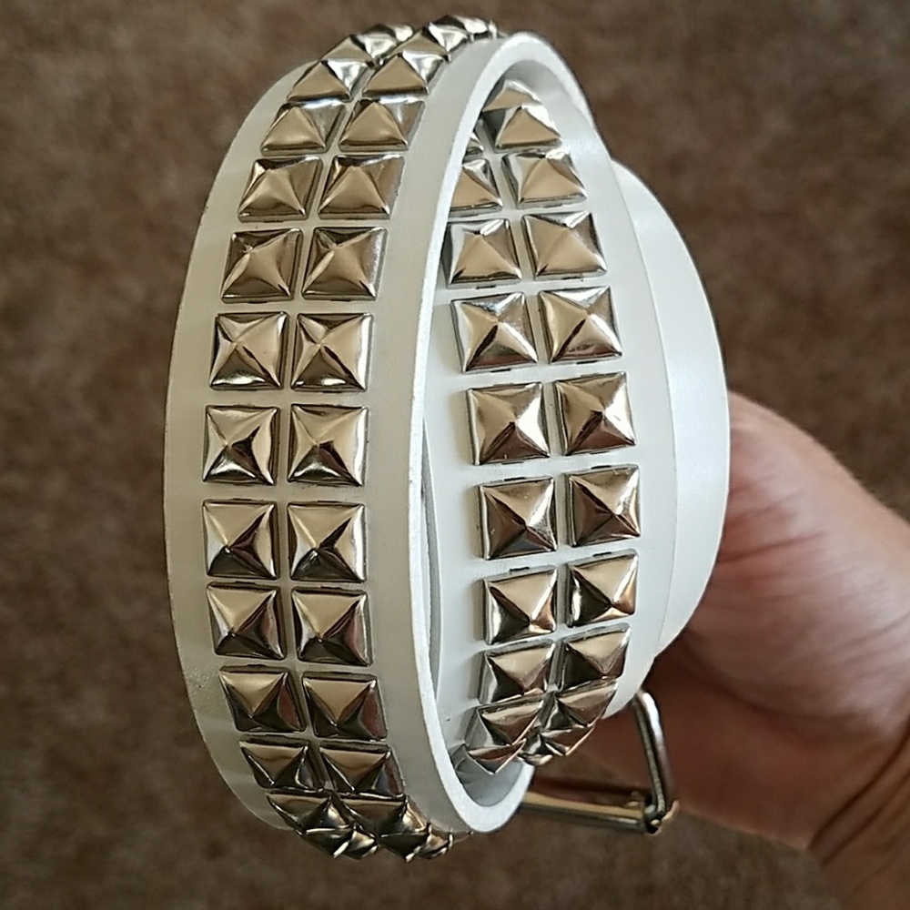 White Tilt belt